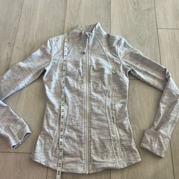 Lululemon women’s jacket size 6 - Picture 2 of 7